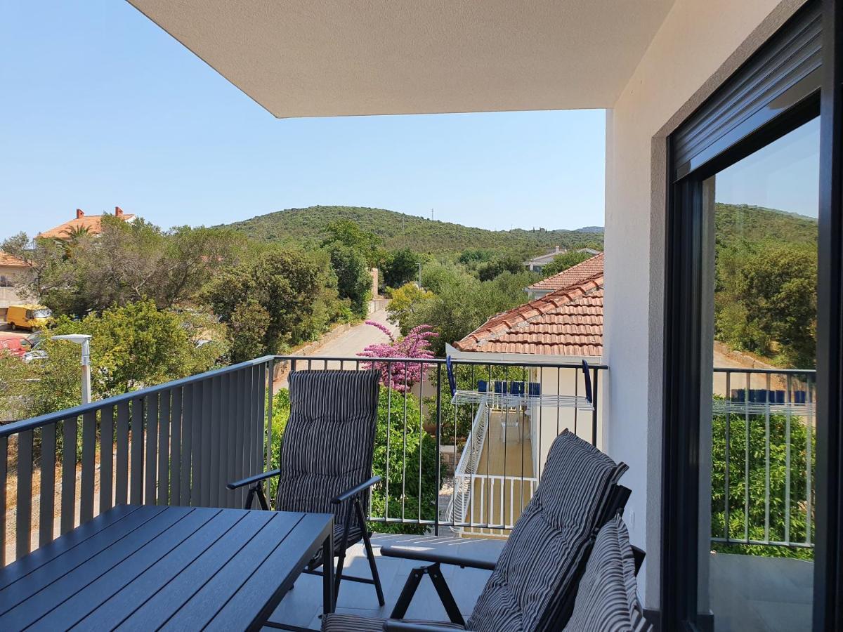 Apartmani Nerium Loviste Exterior photo