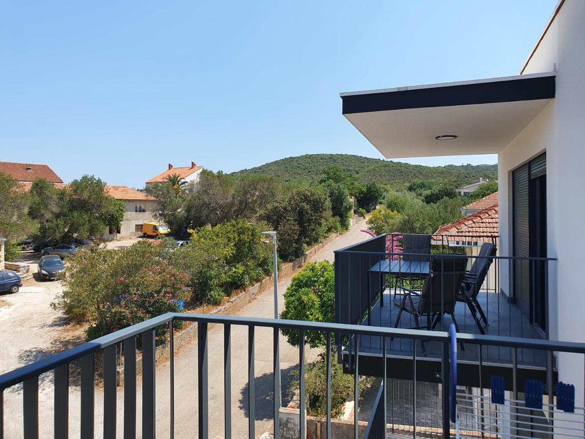 Apartmani Nerium Loviste Exterior photo